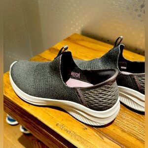 SKECHERS SLIP-INs, size 8.5